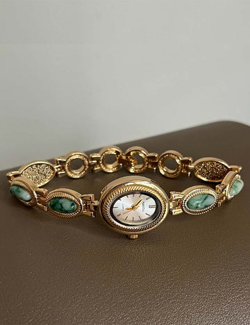 Vintage Gold Oval Dial Bracelet Quartz Watch DP25F730
