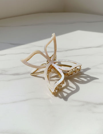 Elegant Hollow Butterfly Alloy Hair Claw DP25F987