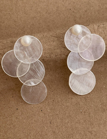 Chic White Round Shell Drop Beach Earrings DP25D783