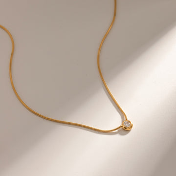 Simple Rhinestone Round Pendant Necklace DPJN0904