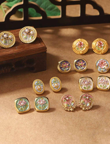 Vintage Floral Pearl Stud Earrings DP25F780