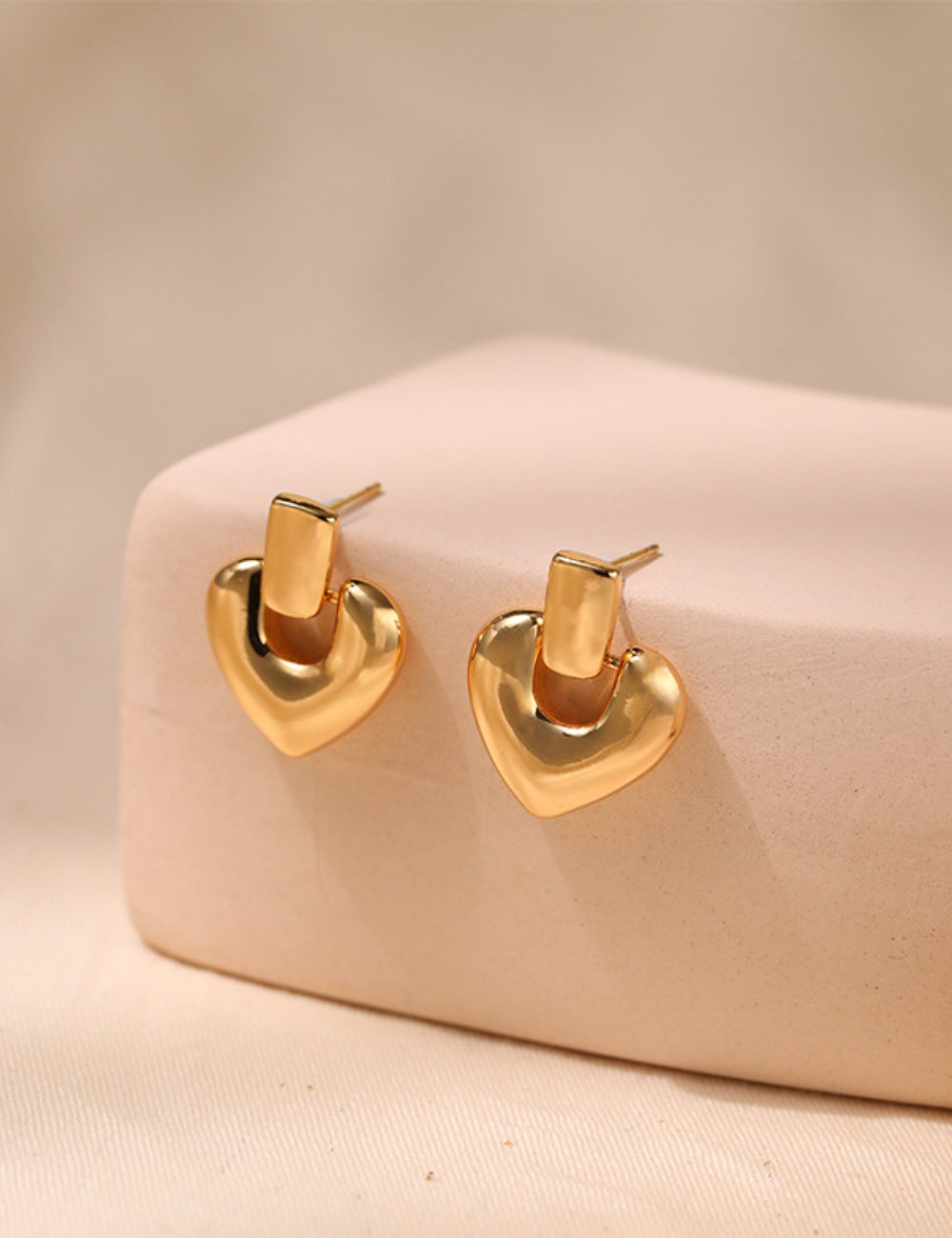 Fashionable Love Shaped Hoop Earrings DPJE1309