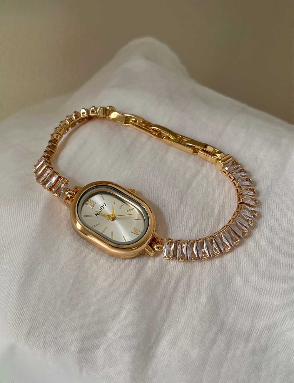 Minimalist Oval Quartz Watch - DippedShop Wholesale - #0867