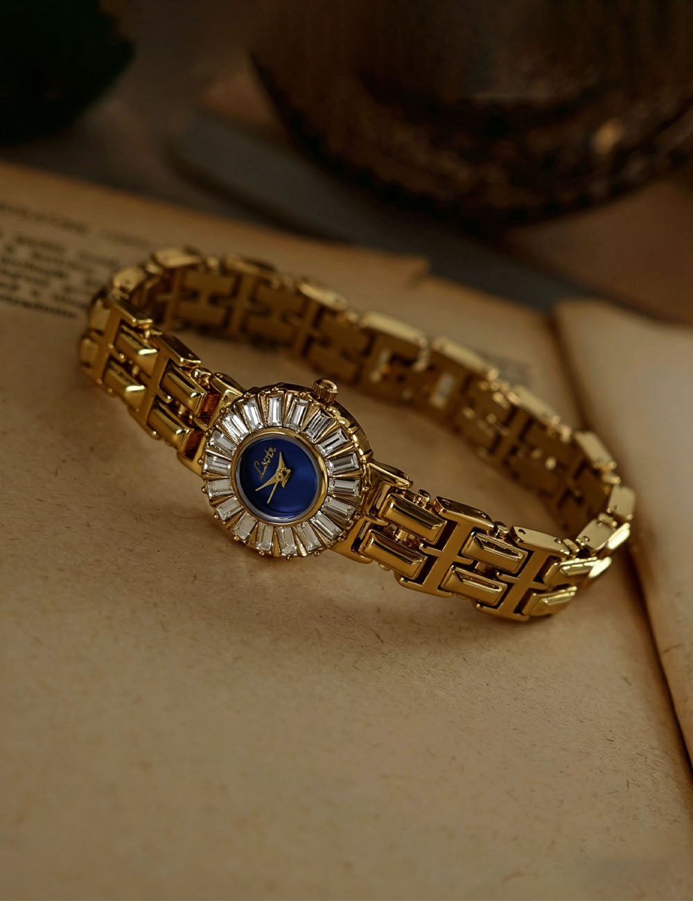 Vintage Gold Quartz Watch - DippedShop Wholesale - #3907