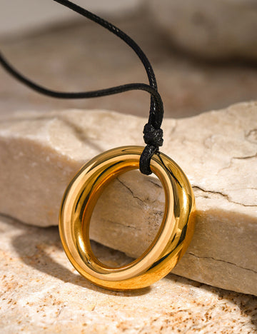 Simple Round Cutout Titanium Necklace DPJN45