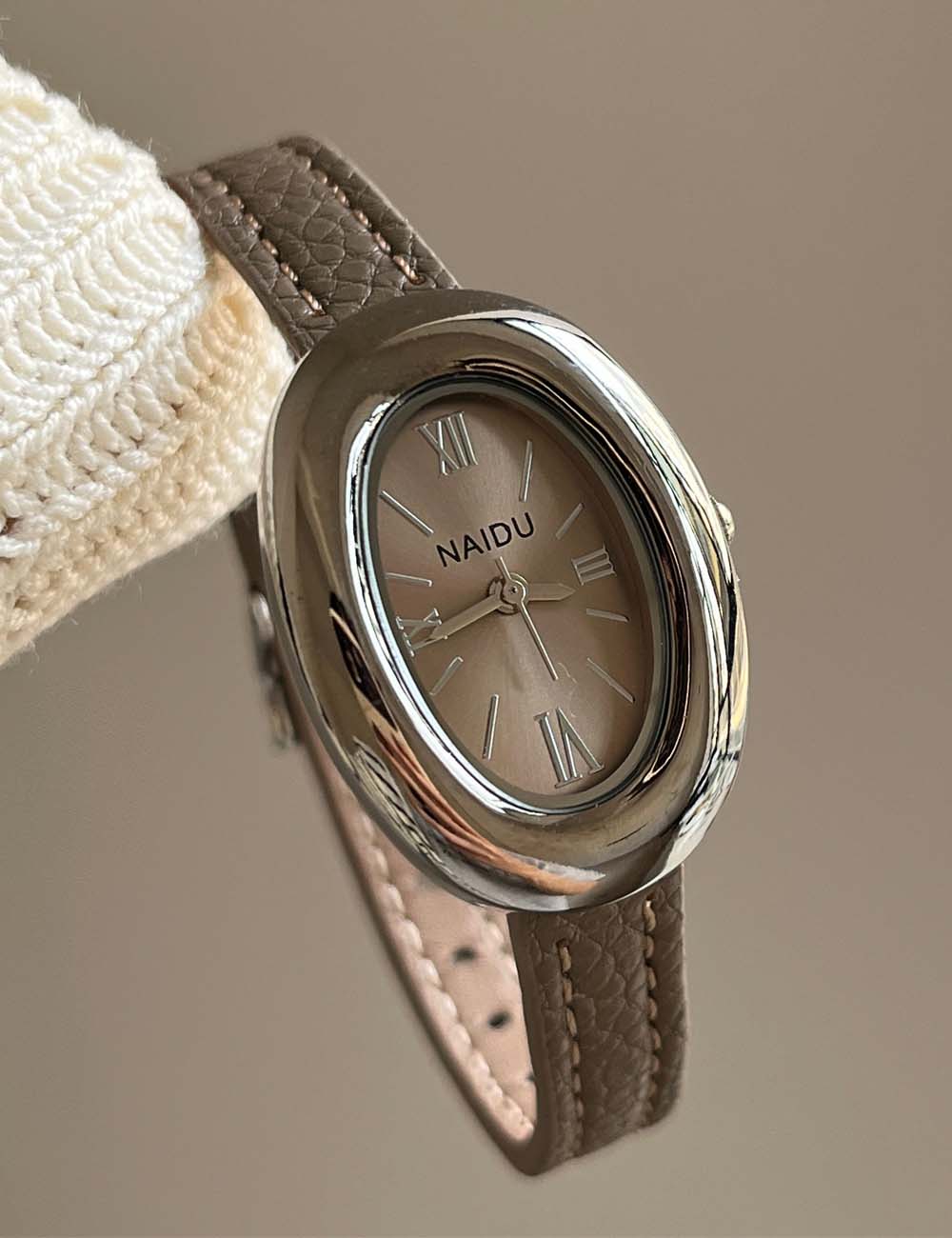 Leather Strap Vintage Oval Watch DP25F755