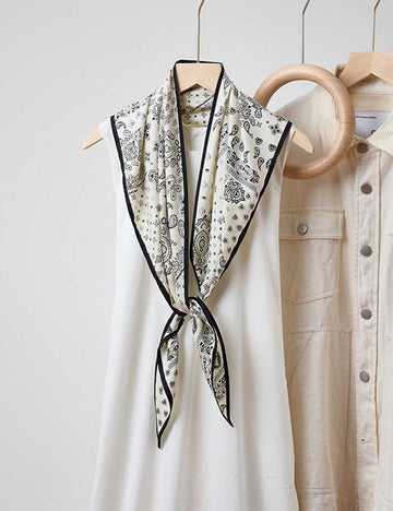 Simple Color Block Triangle Silk Scarf DP25G456