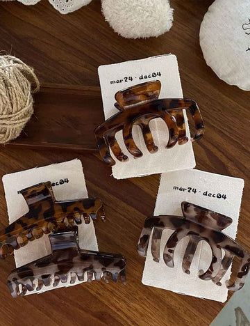 Millett Leopard Print Hair Claw Clip DP25F991