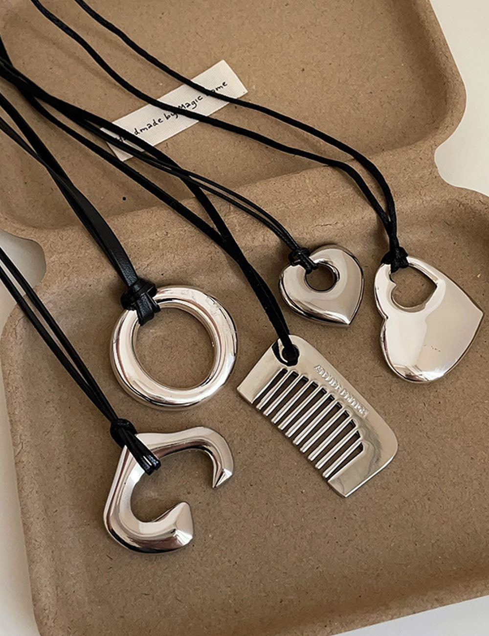 Minimalist Hollow Heart Pendant Necklace 6W6JNC672