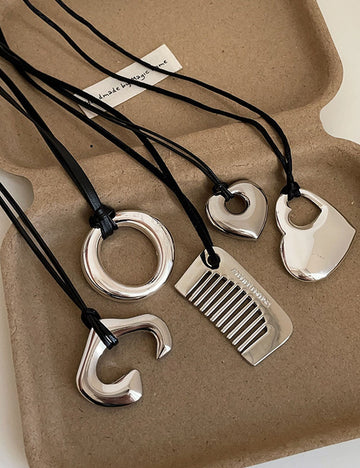 Minimalist Hollow Heart Pendant Necklace 6W6JNC672