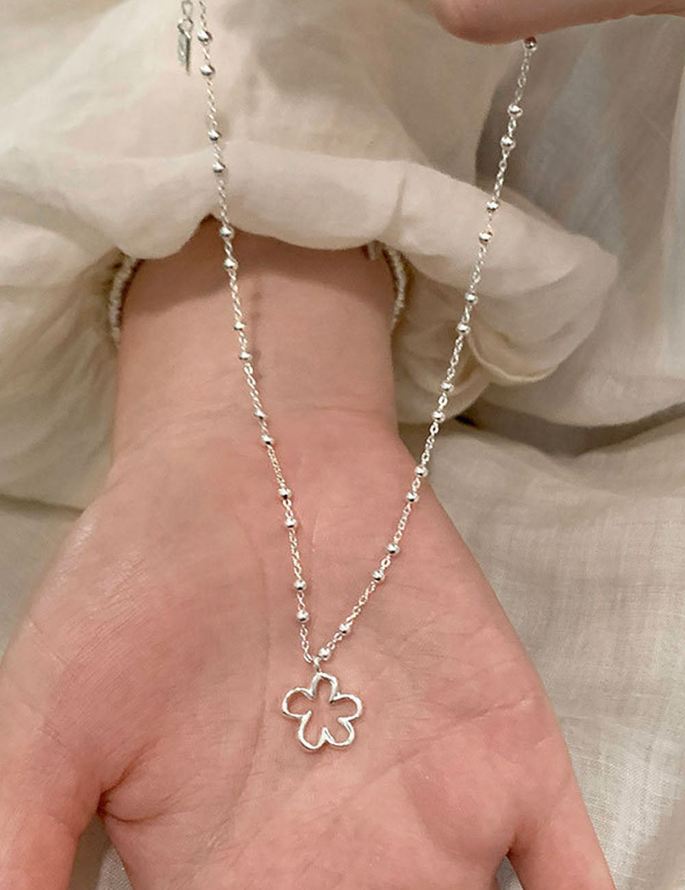 Hollow Flower Pendant Beaded Necklace - DippedShop Wholesale - #4419