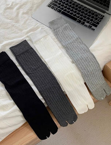 Vertical Stripe Split-Toe Socks - DippedShop Wholesale - #6691
