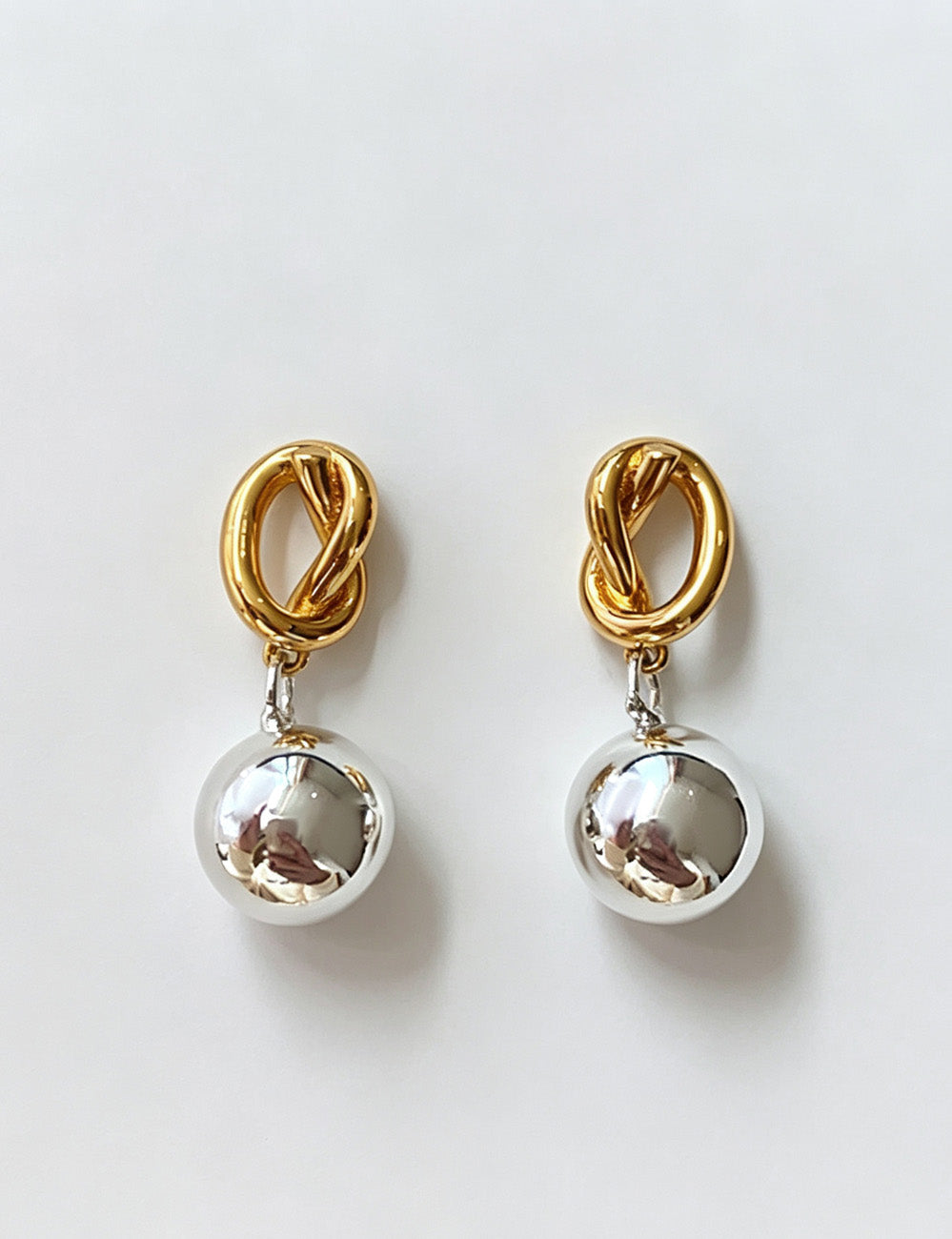 Minimlaist Color Contrast Metal Ball Dangle Earrings 6W6JER600