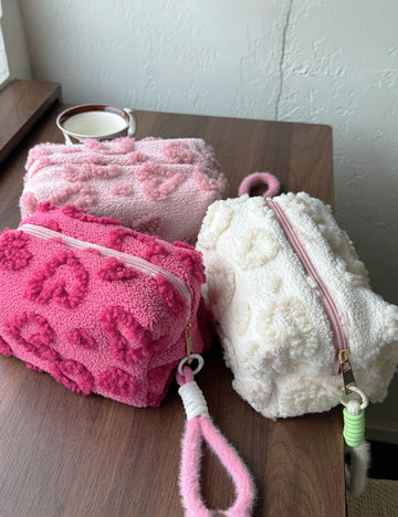 Sweet Plush Heart Large Capacity Cosmetic Bag 6S5CO114