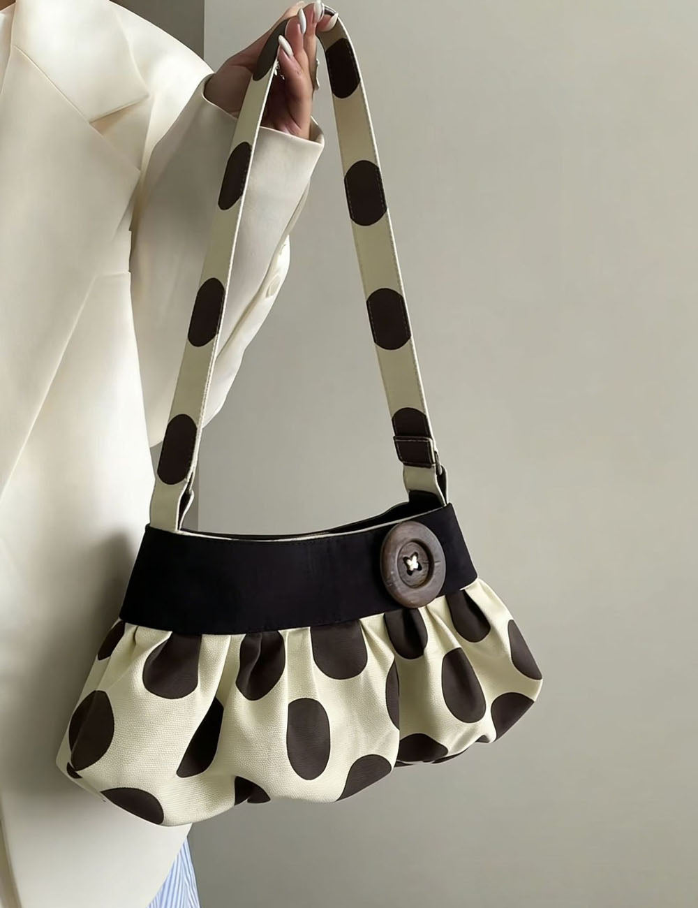Stylish Polka Dots Ruffled Shoulder Bag 6W10BBG1316