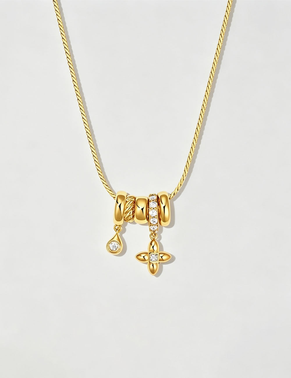 Elegant Gold Plated Rhinestones Clover Pendant Necklace 6W6JNC685