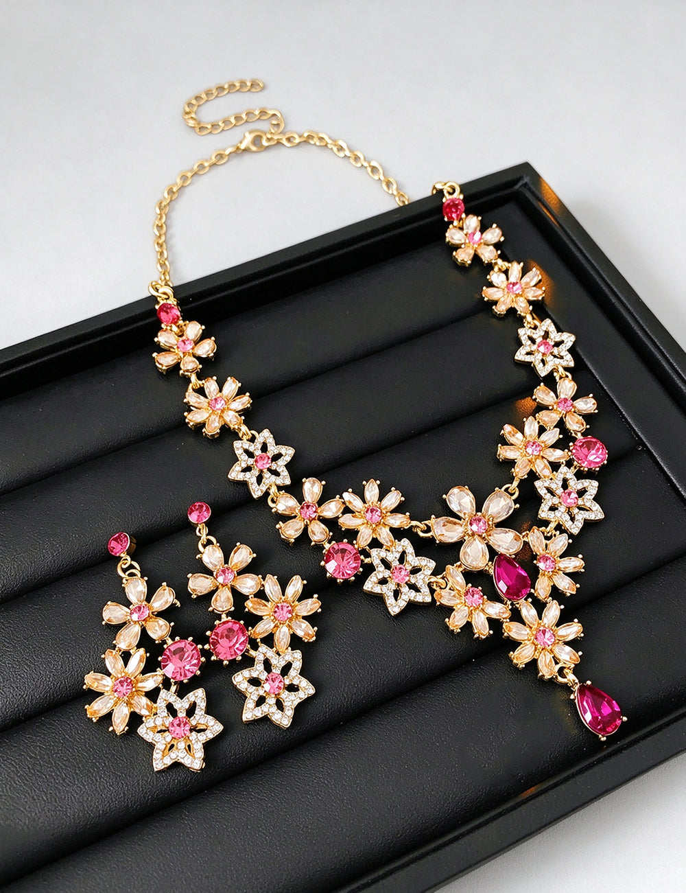 Exaggerated Rhinestone Floral Pendant Necklace 6W6JNC917