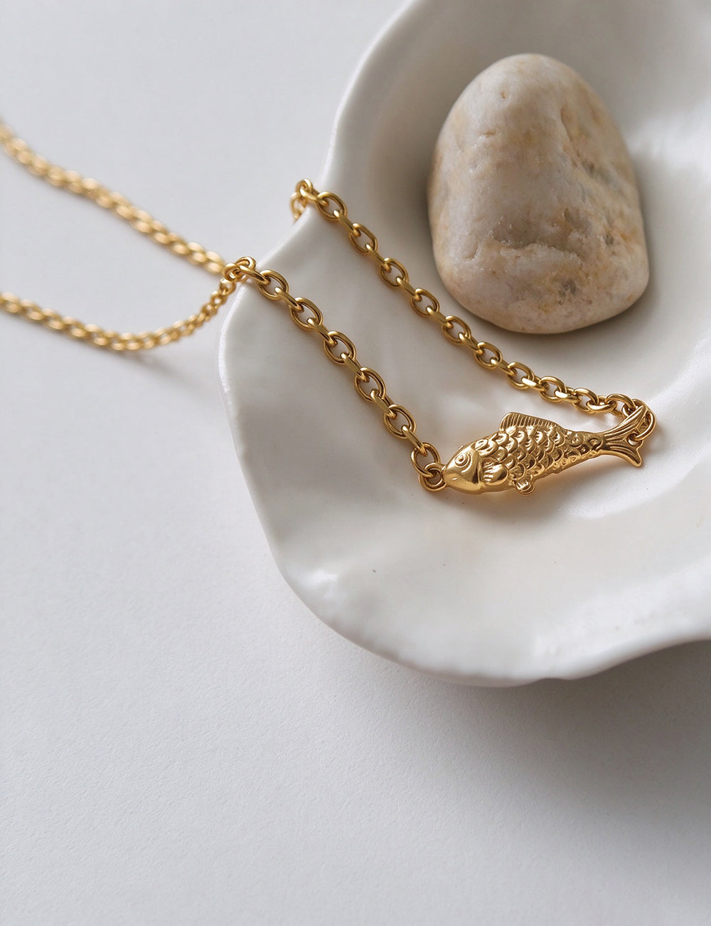 Trendy Gold Plated Fish Pendant Choker Necklace 6W6JNC1073