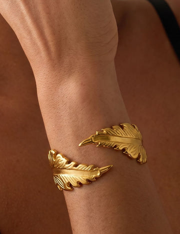 Vintage Feather Gold Plated Open Cuff Bracelet 6W6JBR592