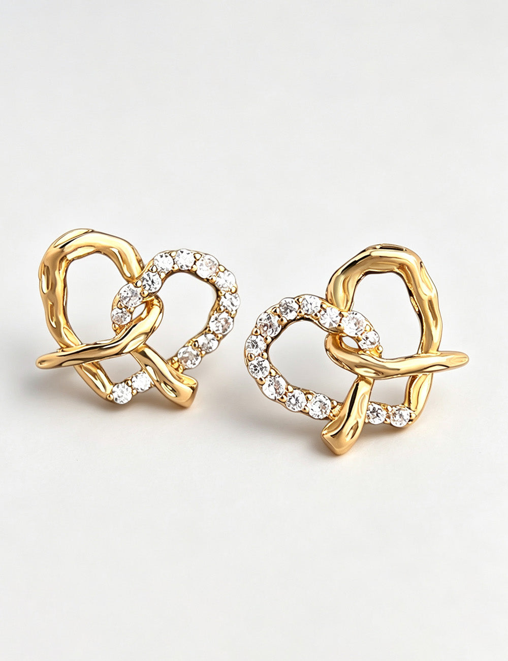 Elegant Hollow Heart Rhinestones Stud Earring 6W6JER562