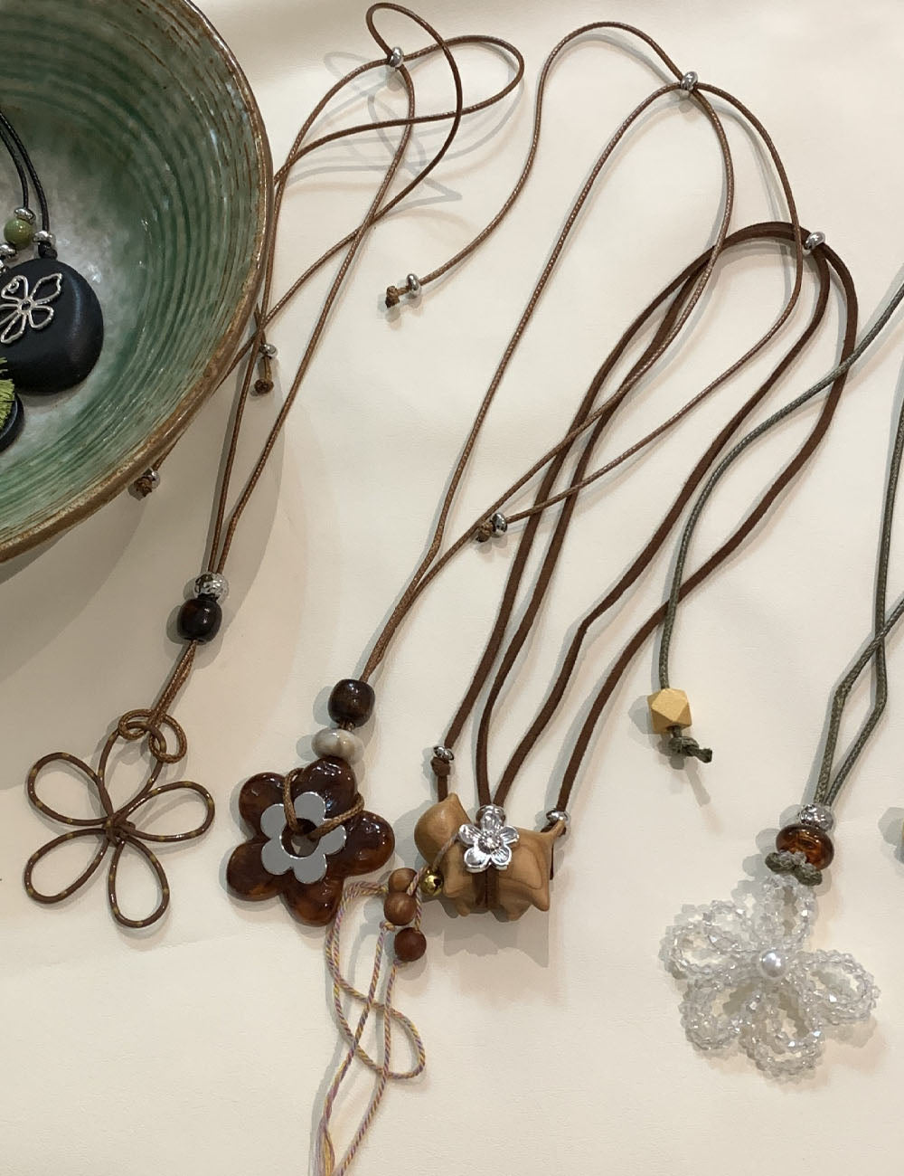 Floral Beaded Pendant Necklace - DippedShop Wholesale - #8515