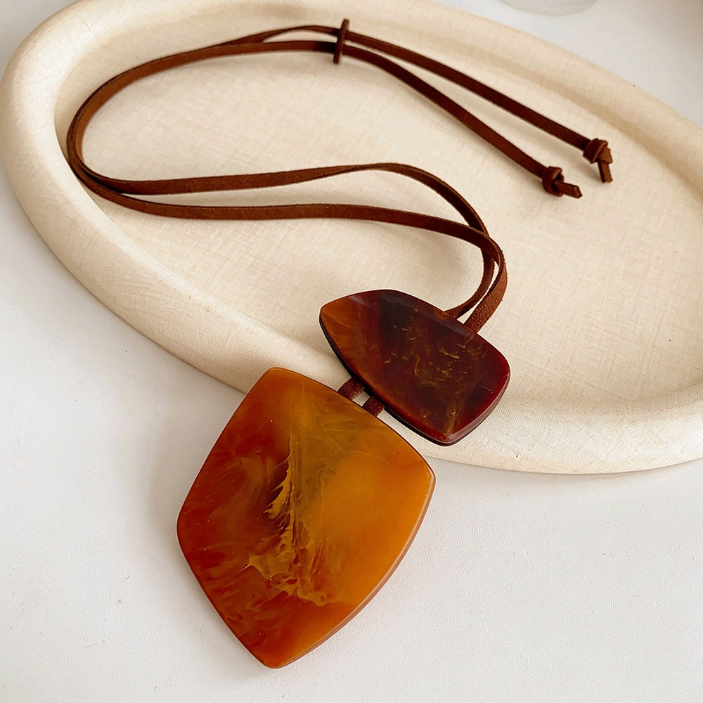 Vintage Irregular Acrylic Pendant Necklace 6W6JNC899