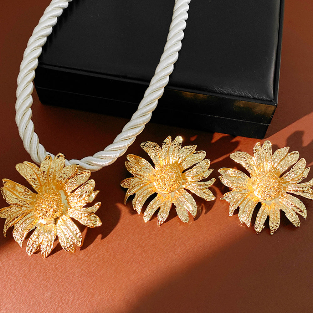 Elegant Gold Plated Floral Pendant Necklace 6W6JNC947