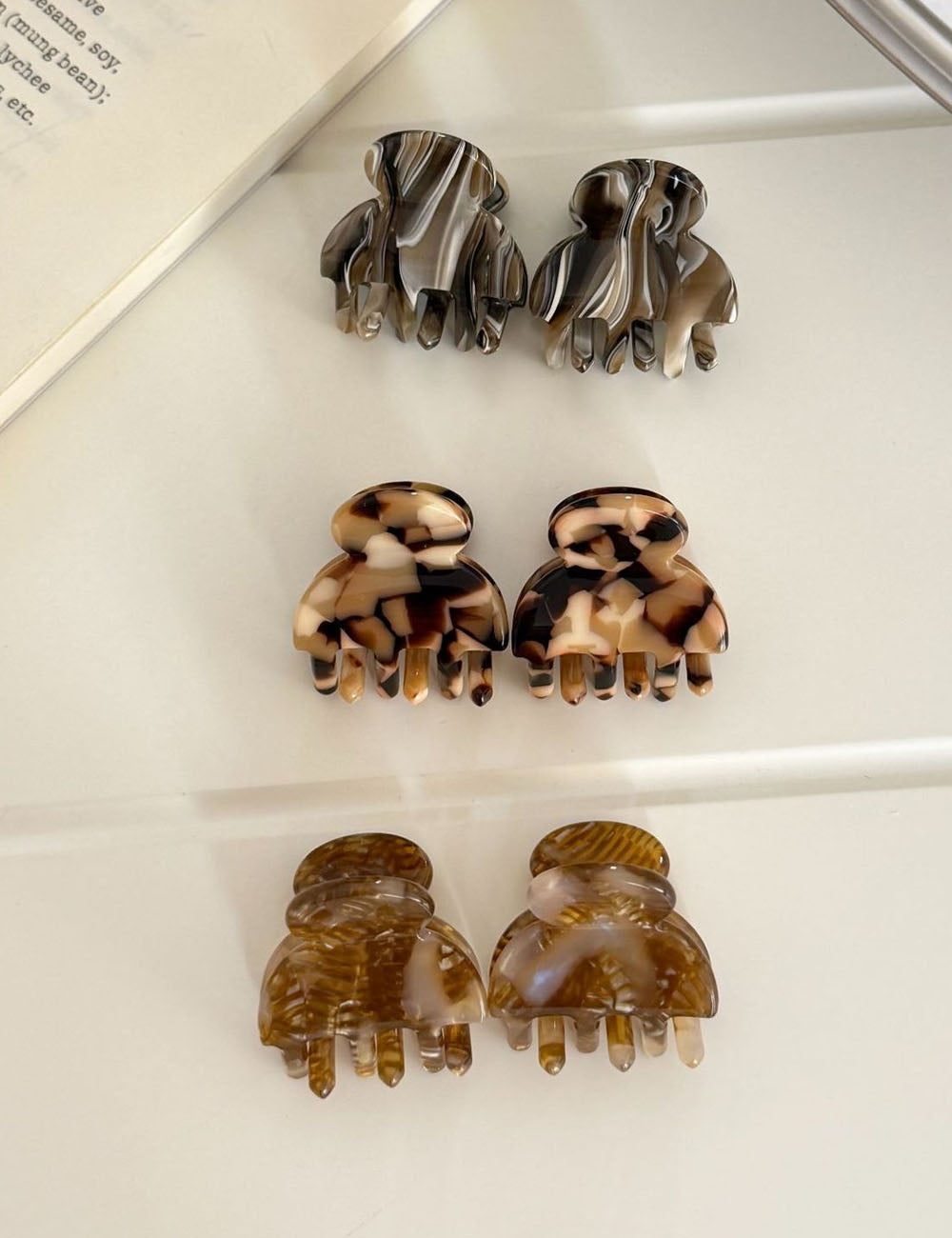 Vintage Tortoise Shell Textured Mini Claw Clip 6W6HCP1285