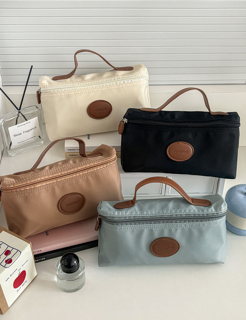 Stylish Patch Large Capacity Portable Makeup Bag MK2BW6S10BOB84