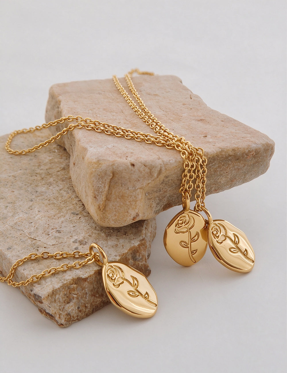 Elegant Carved Rose Oval Coin Pendant Necklace 6W6JNC1070