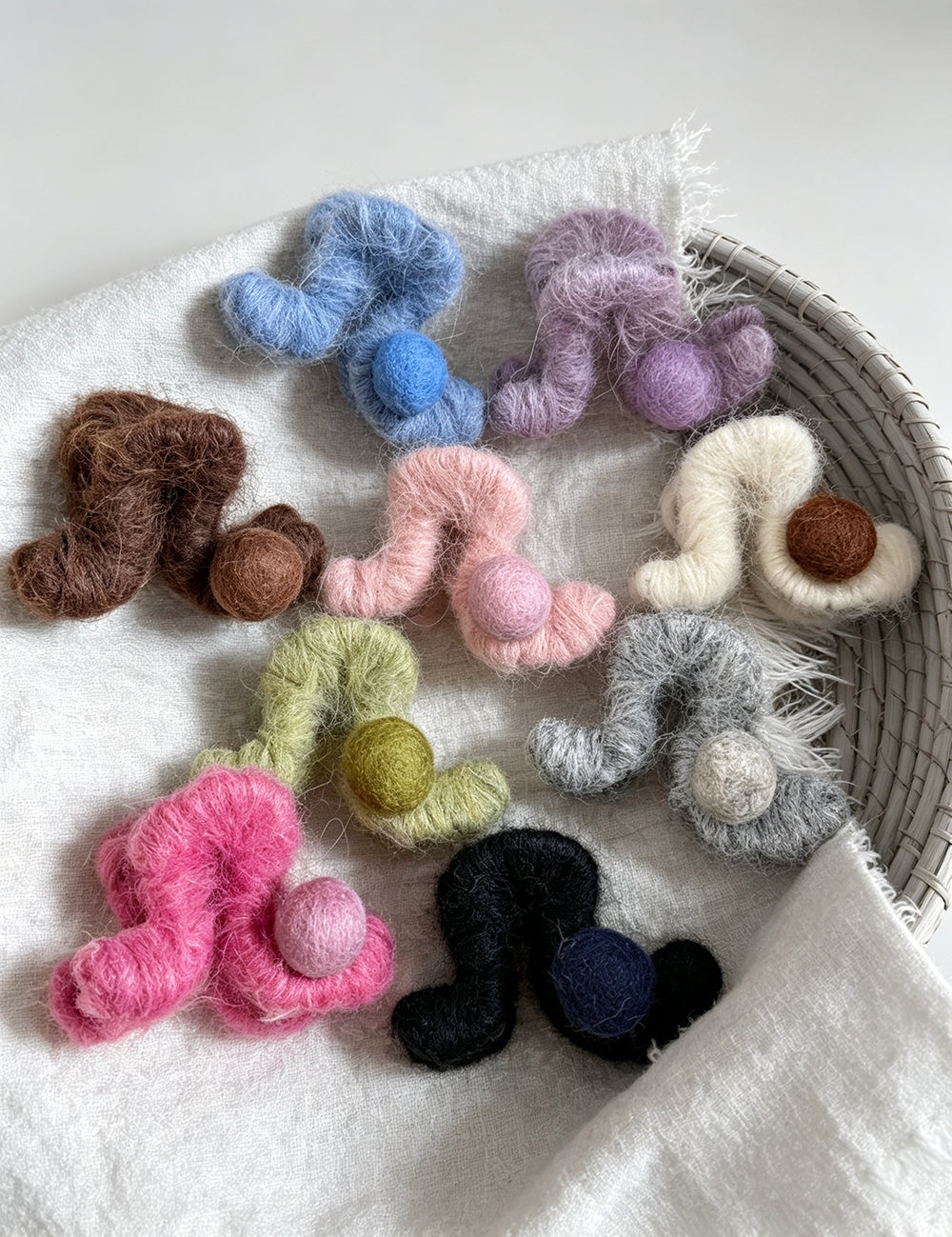 Sweet Plush Felt Ball Small Hair Claw 6W6HCP1652
