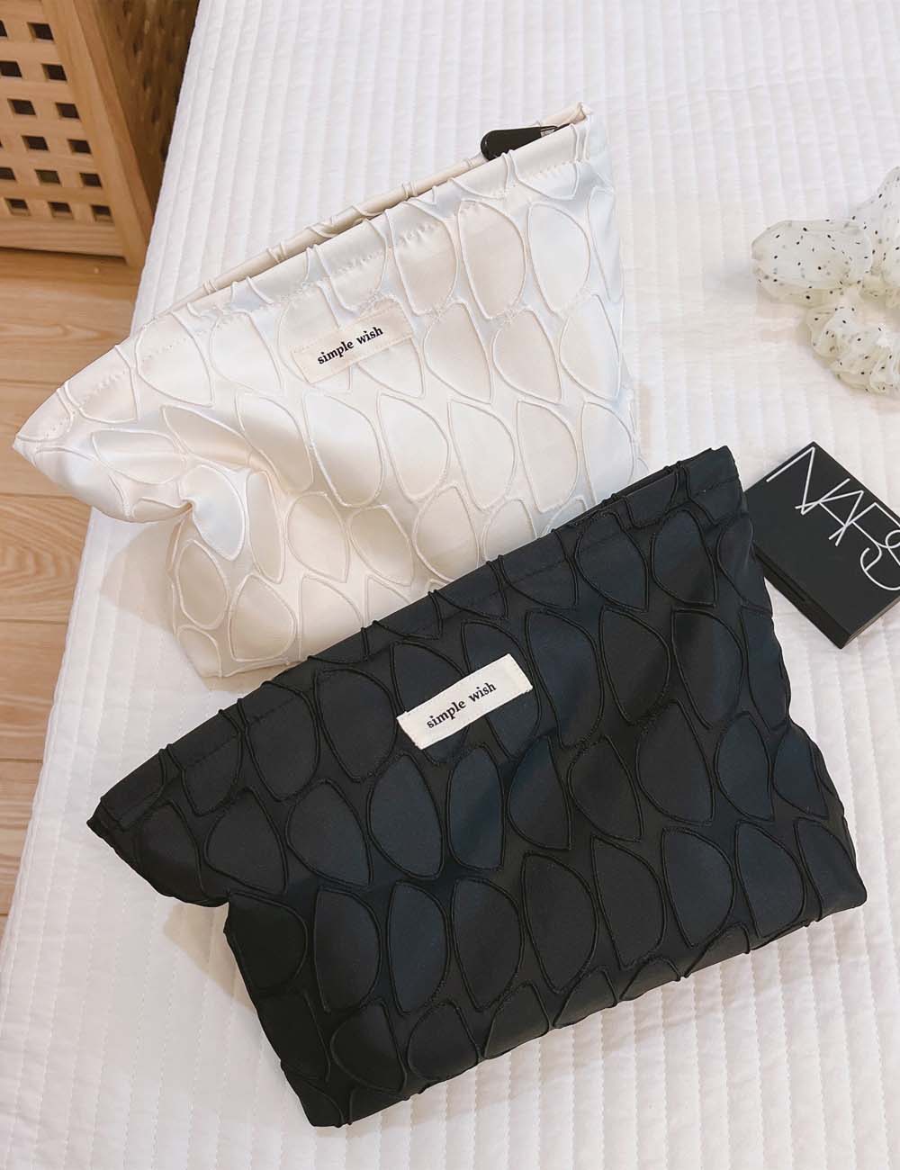 Trendy Irregular Geometric Jacquard Makeup Bag DP25E645