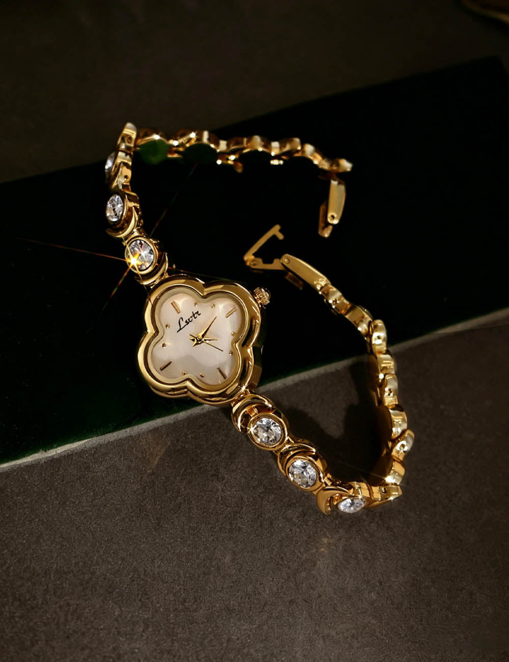 Rhinestone Clover Bracelet Watch - DippedShop Wholesale - #0515