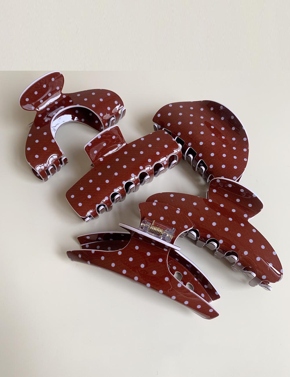 Minimalist Polka Dots Acrylic Hair Claw DP25F992