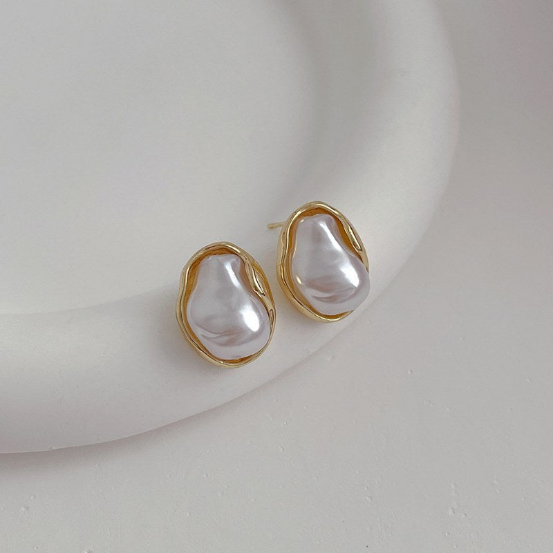 Simple Metal Encapsulation Pearl Stud Earrings DP25B827