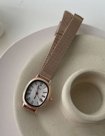 Vintage Oval Slim Strap Roman Numeral Gold Watch DP25E442