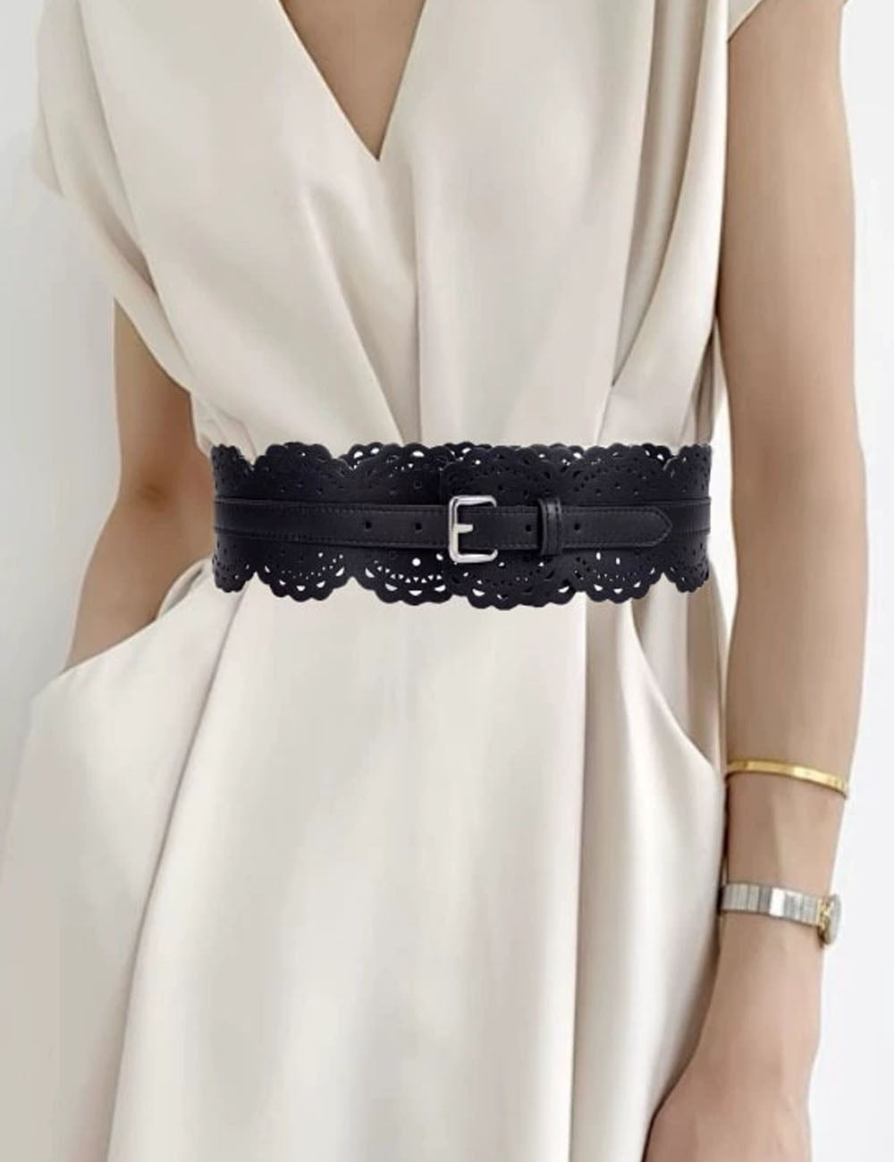 Simple Hollow Flower Wide Leather Belt DP25G559