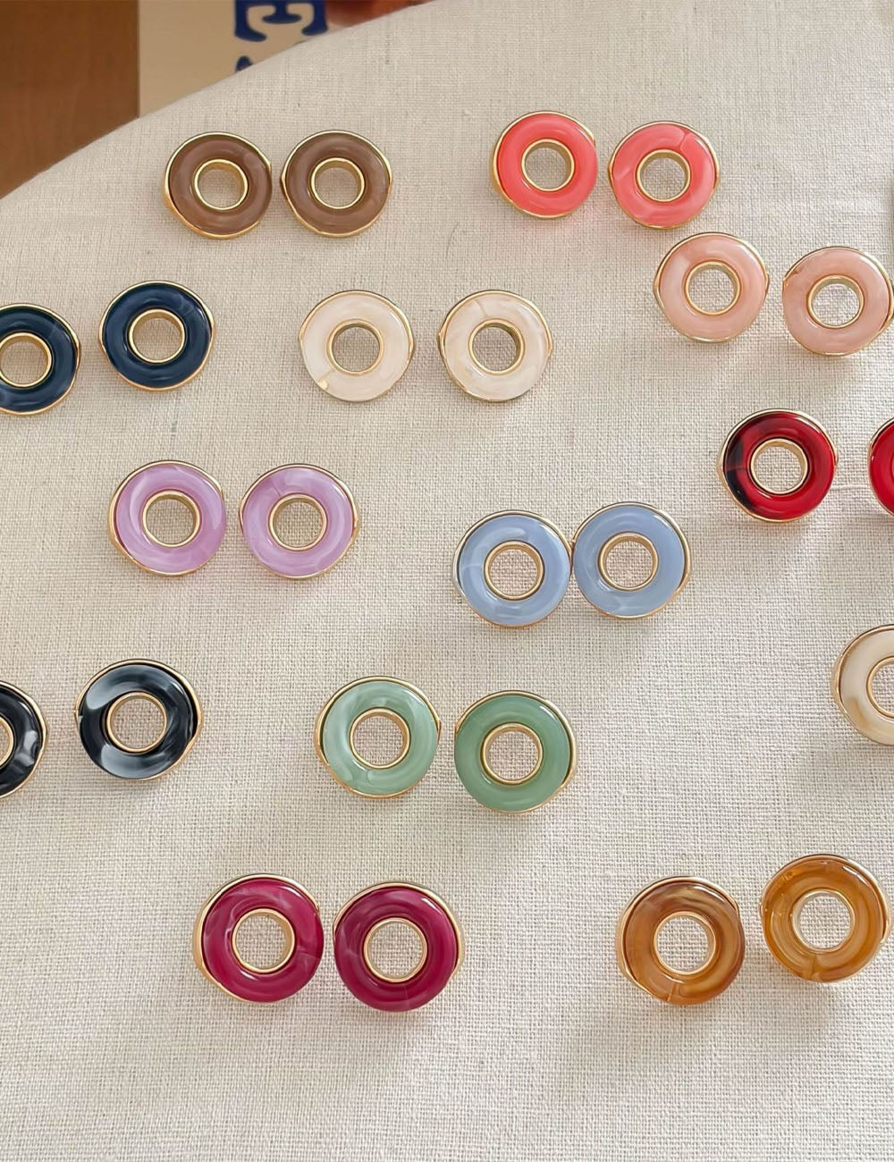 Fashion Hollow Out Resin Round Stud Earrings 6W6JER558