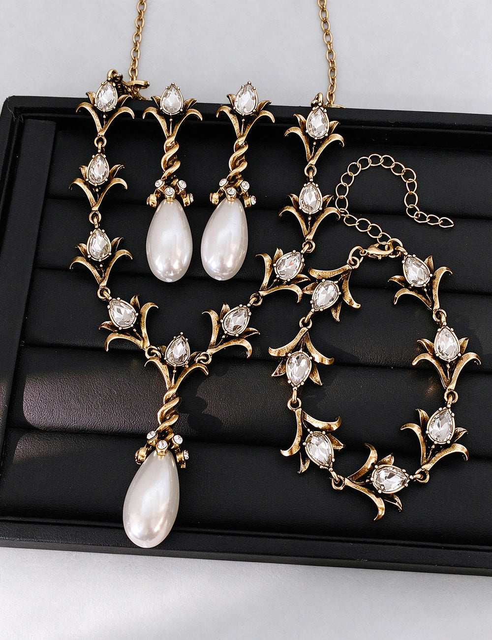 Vintage Gold Plated Rhinestone Pearl Pendant Necklace 6W6JNC913