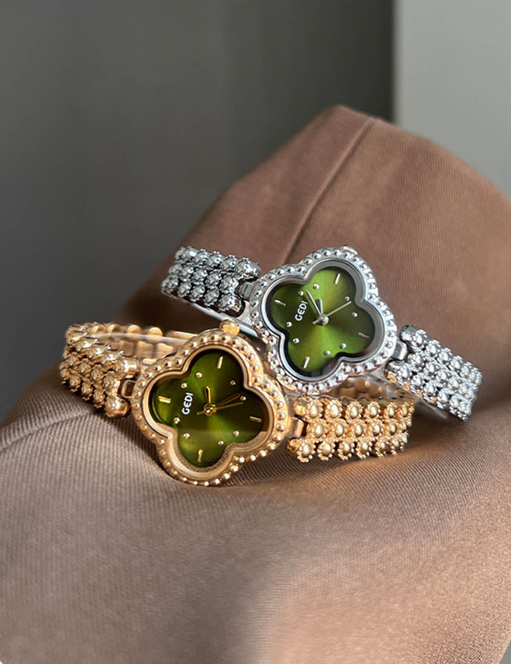 Trendy Lucky Clover Rhinestone Bracelet Quartz Watch MK2SSAS6W6JWA04