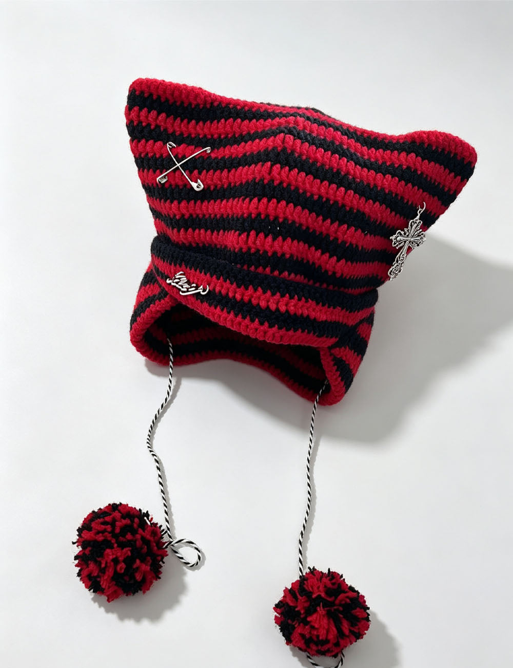 Retro Cross Pendant Cat Eye Beanie With Pompoms 6W6HAT525