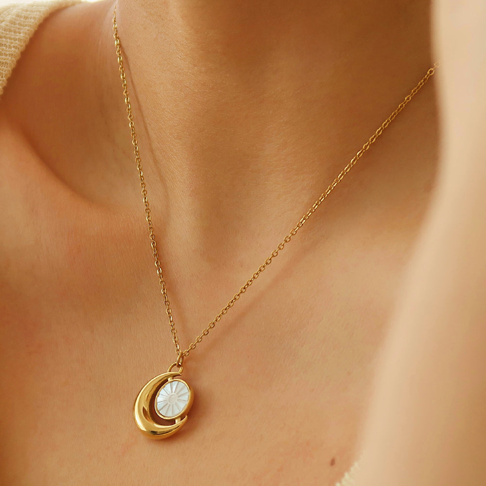 French Crescent Moon Mother of Pearl Pendant Necklace 6W6JNC1010