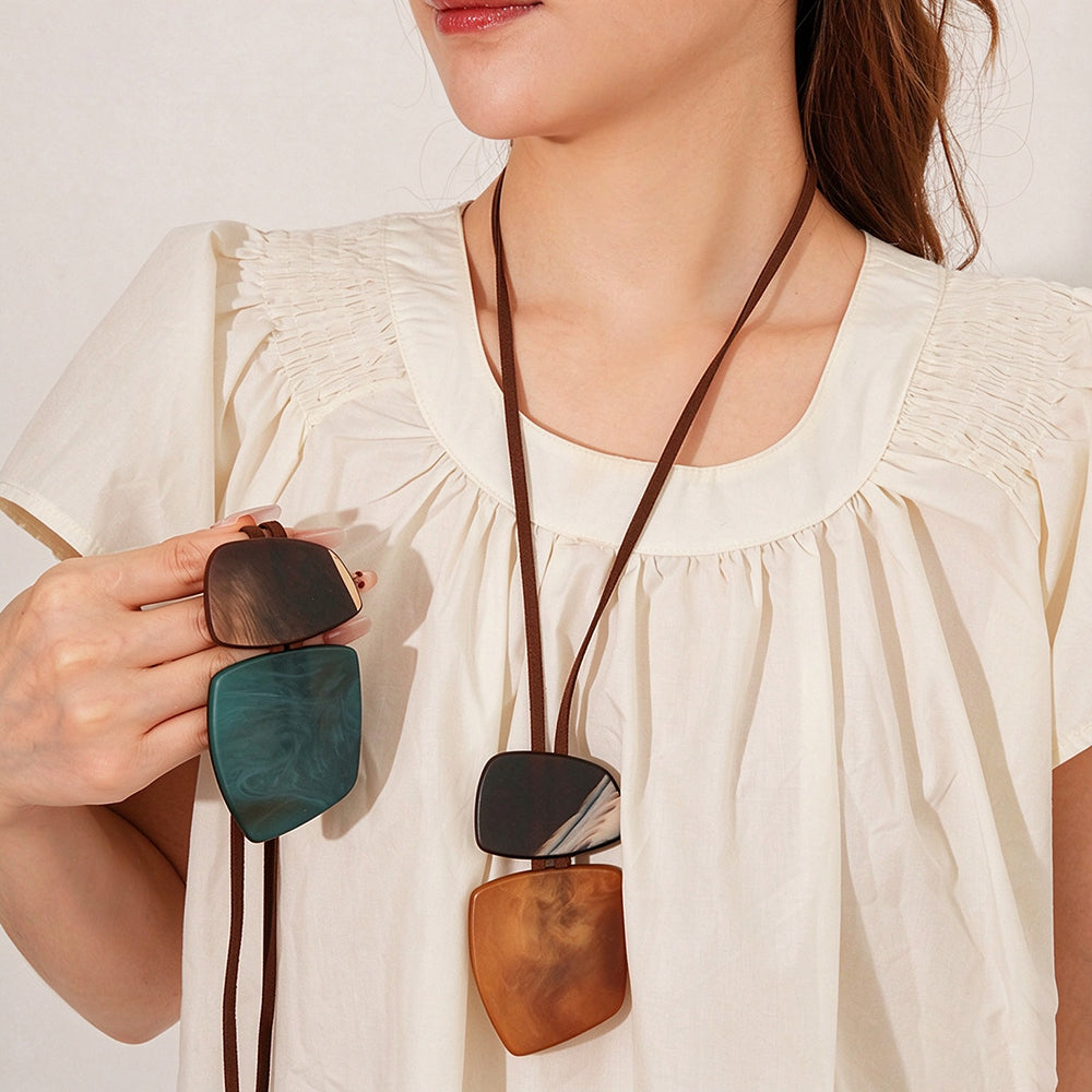 Vintage Irregular Acrylic Pendant Necklace 6W6JNC899