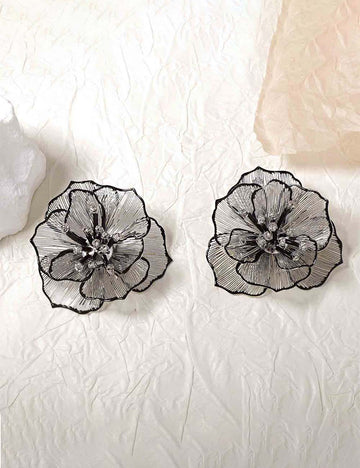 Trendy Geometric Hollow Out Flower Stud Earrings DP25D827