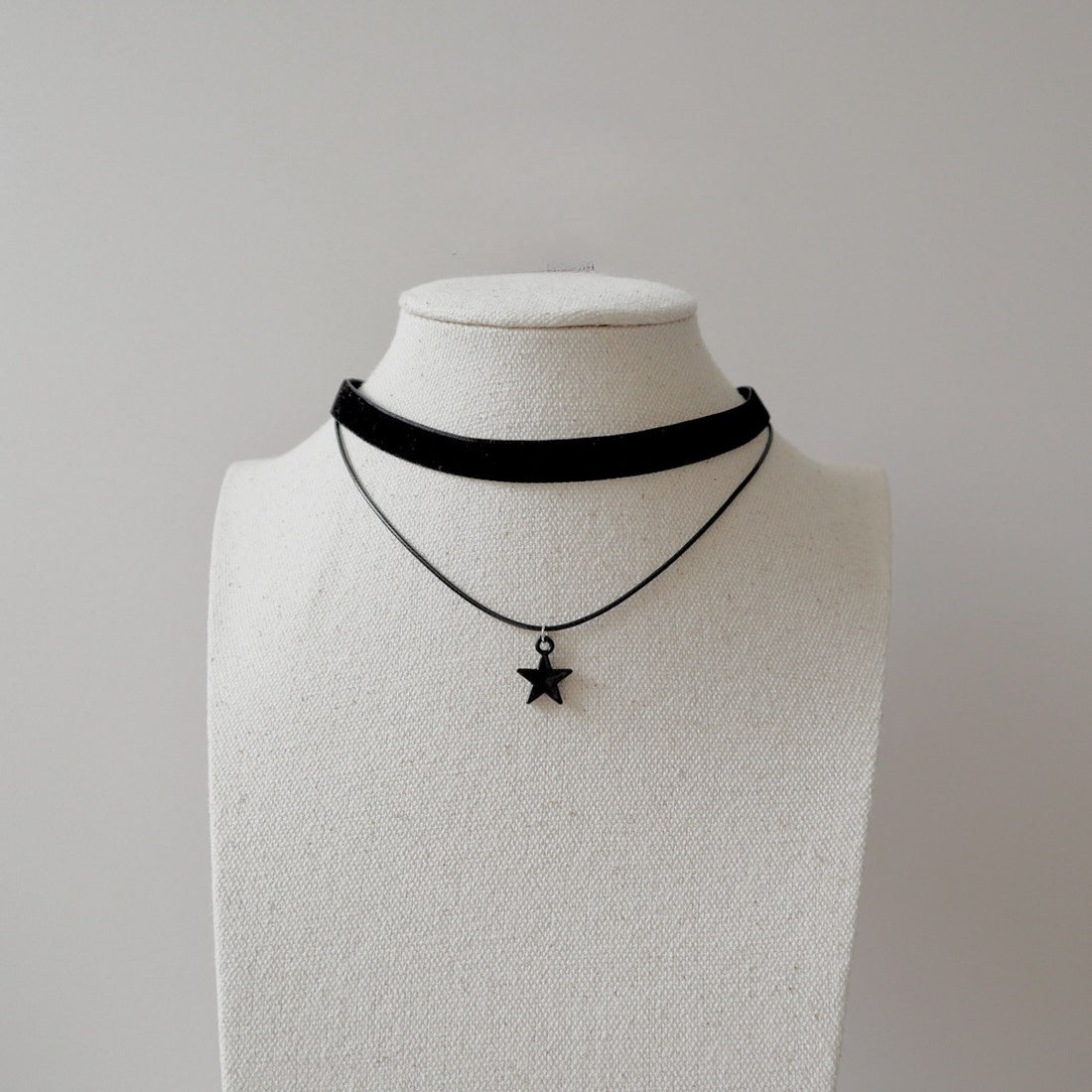 Simple Layered Star Pendant Choker DP25B892