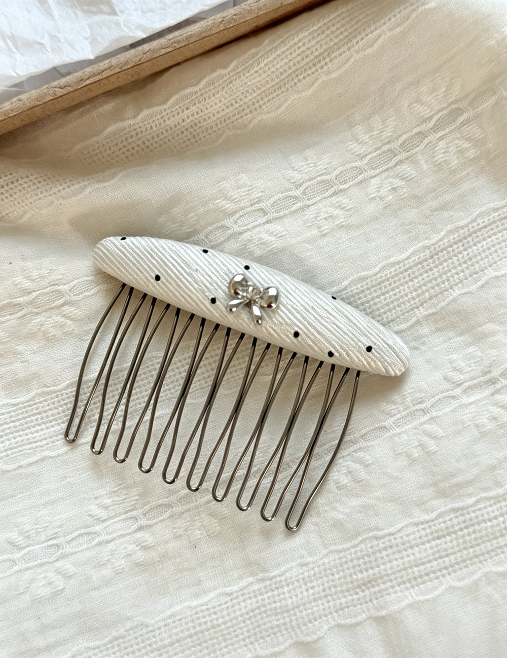 Bow Polka Dot Oval Comb Clip MK2MBEP6W6HPN03