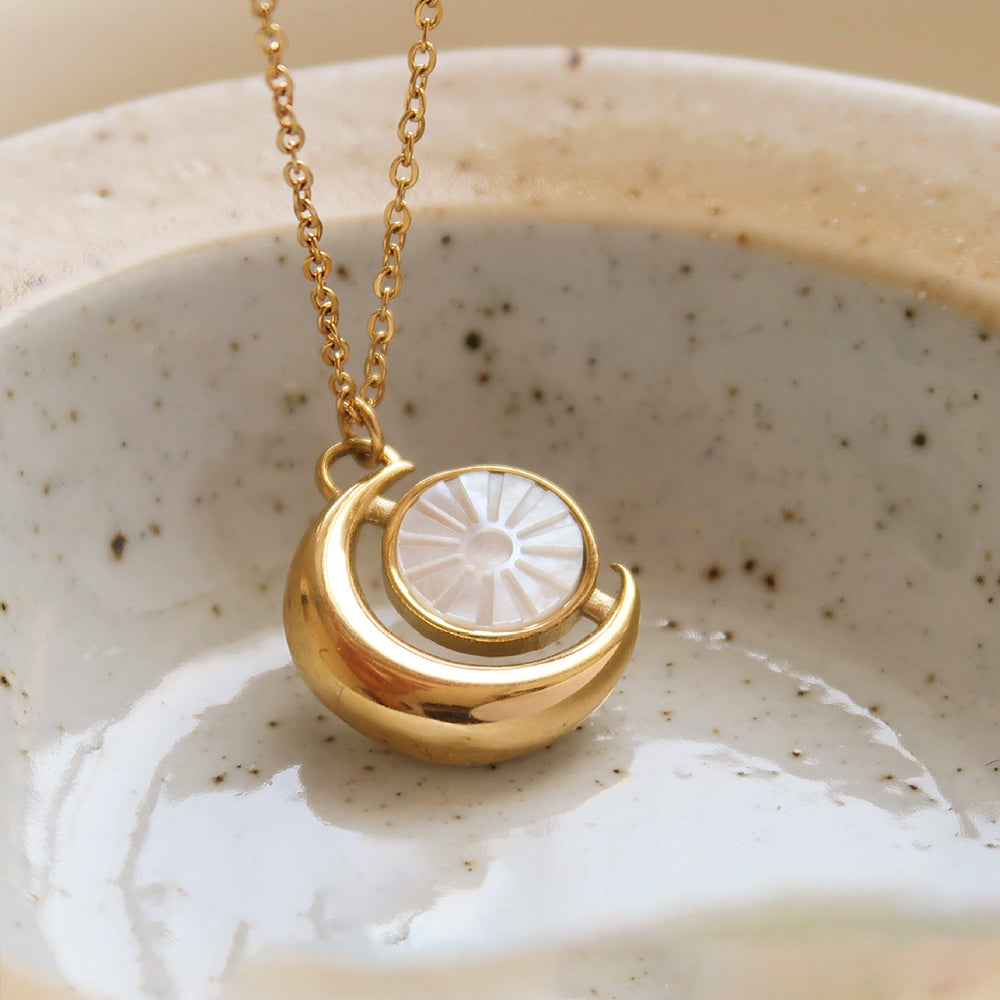 French Crescent Moon Mother of Pearl Pendant Necklace 6W6JNC1010