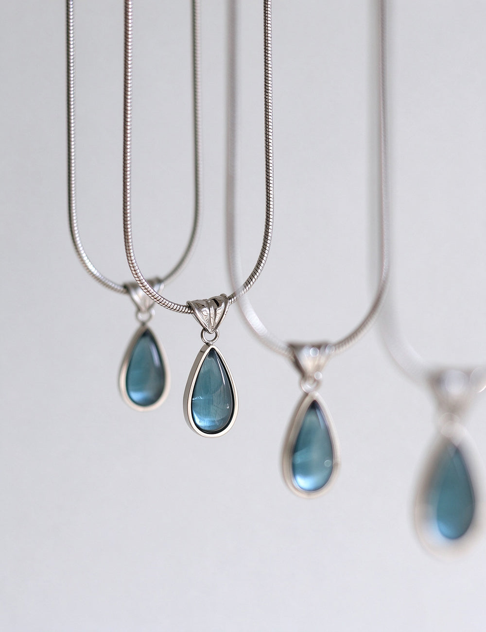 French Teardrop Pendant Snake Chain Necklace 6W6JNC1075