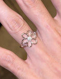 Stylish Hollow Out Daisy Floral Ring 8ZA6JRG133L