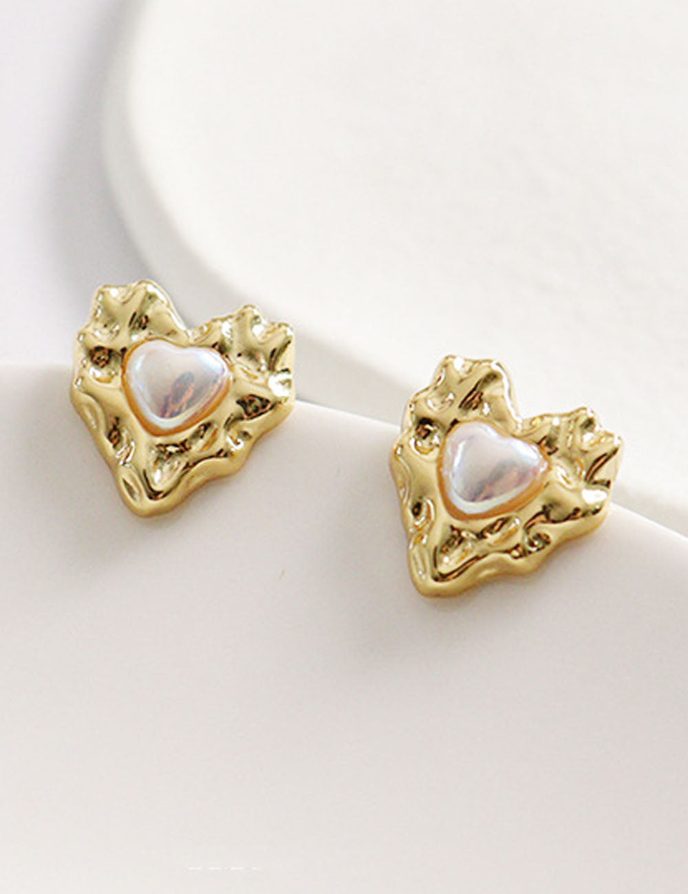Gold Plated Heart Pearl Stud Earrings DP25E704